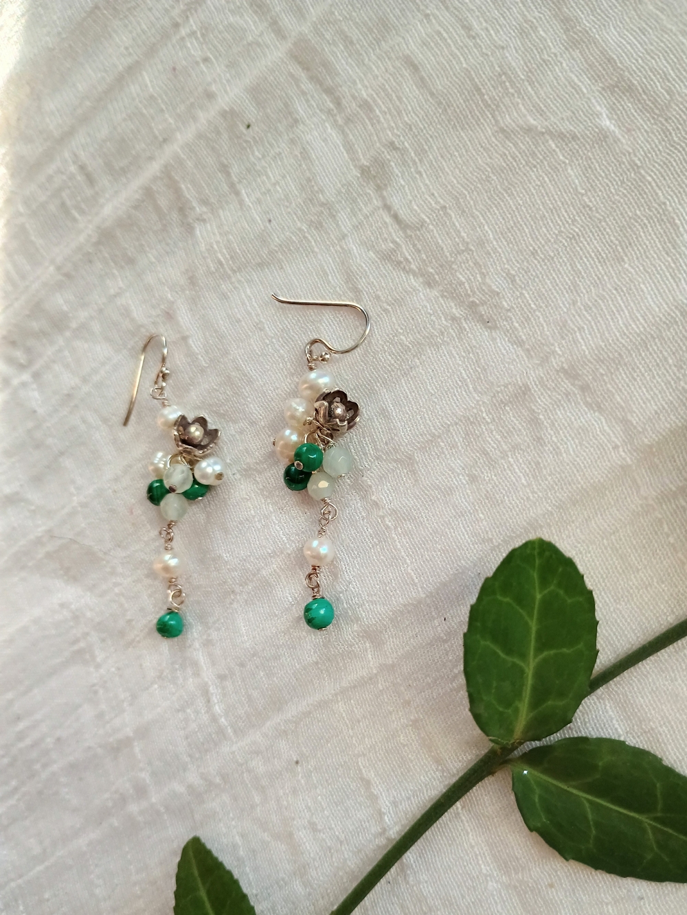 🤍 FAIRY CORE 🤍 VTG Artisan Silver Tone Floral Pearl & Malachite Earrings, Boho